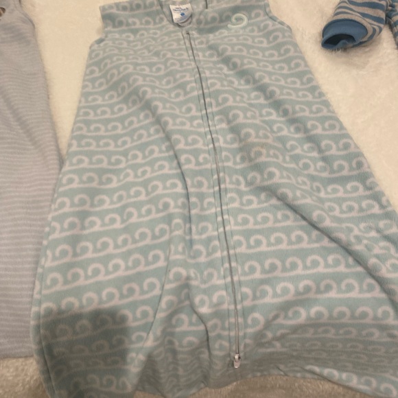 4 sleepsacks (3 halo and 1 carters) - Picture 4 of 5